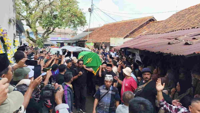 Kedatangan Jenazah Yana D Putra Disambut Isak Tangis Keluarga dan Masyarakat Ciamis
