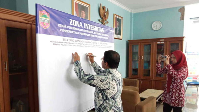 Komitmen Anti Korupsi, Jajaran DP2KBP3A Ciamis Tandatangani Pakta Integritas
