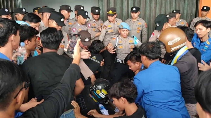 Mahasiswa Kota Tasikmalaya Unjuk Rasa