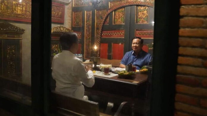 Makan Bareng di Angkringan dengan Jokowi