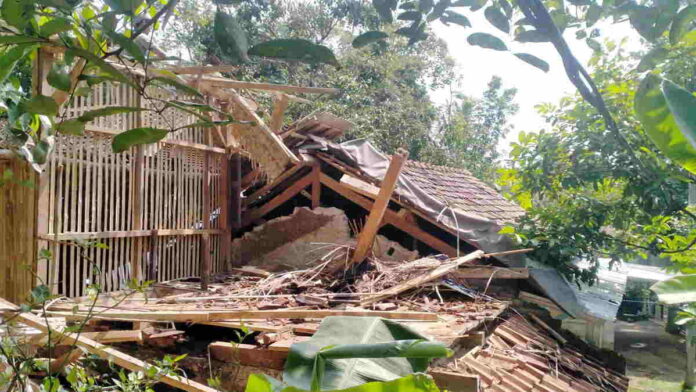 Masih Banyak Warga Desa Neglasari Ciamis Tinggal di Rumah Tidak Layak Huni