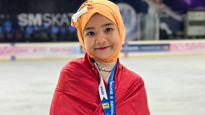 Medina Khaira Fastabiqa Raih Medali Emas di Ice Skating Filipina