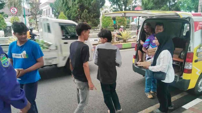 Nasi kotak gratis