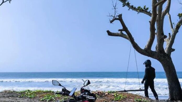 Pantai Pangelek Pangandaran