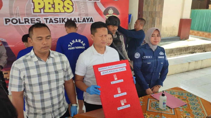 Ibu muda di Tasikmalaya