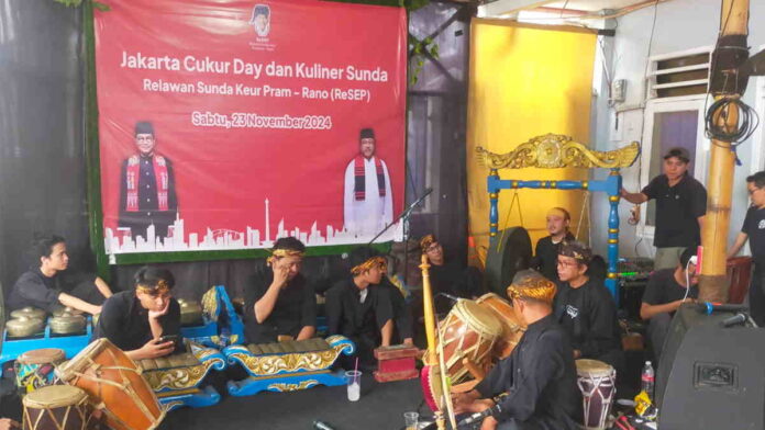 Relawan Sunda Keur Pramono-Rano Gelar Cukur Day dan Kuliner Sunda