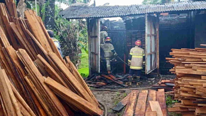 Ruang Oven Kayu di Sindangkasih Ciamis Terbakar