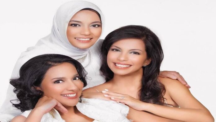 Soraya Haque pakai hijab, Tampilan Saat Catwalk Jadi Sorotan