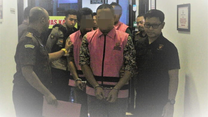 Tersangka Kasus Korupsi Dana KUR Bank BRI di Tasikmalaya