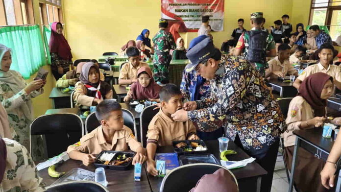 Uji coba program makan siang bergizi di Sumedang