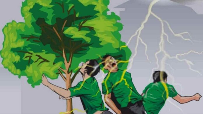 Warga tersambar petir