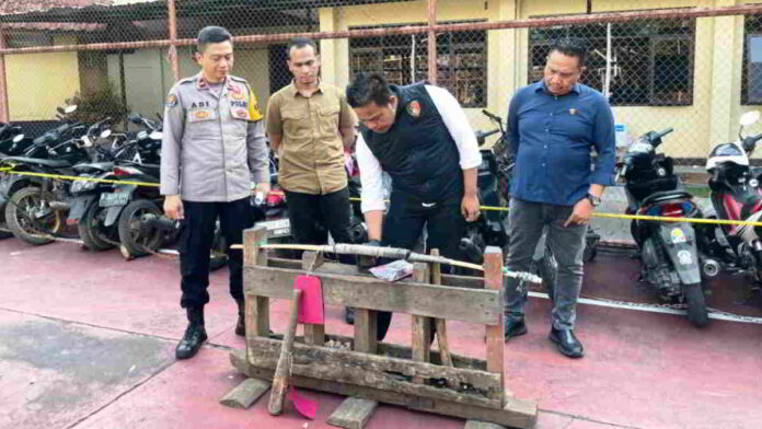 Pelaku Judi Kemiri di Garut