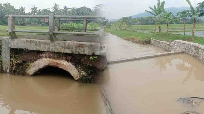Bantalan Mercu Bendungan