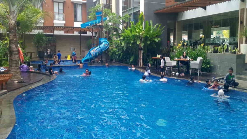 Kolam renang di Grand Palma by Horison Pangandaran