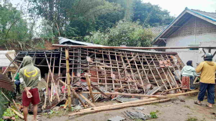 Longsor Terjang Cikajang Garut, 3 Rumah Terdampak