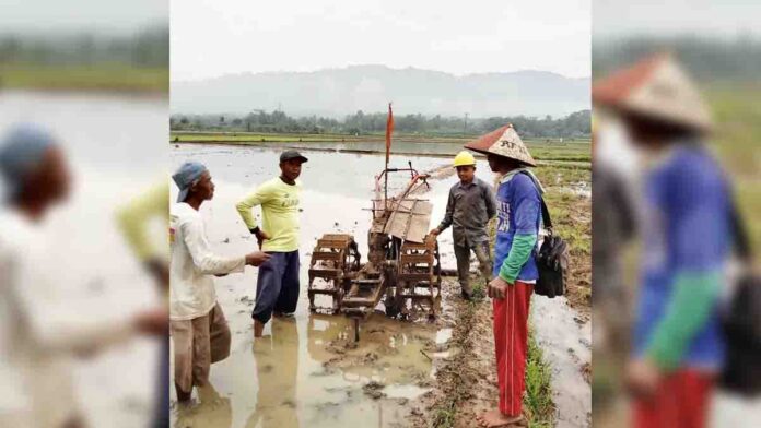 Mesin Traktor