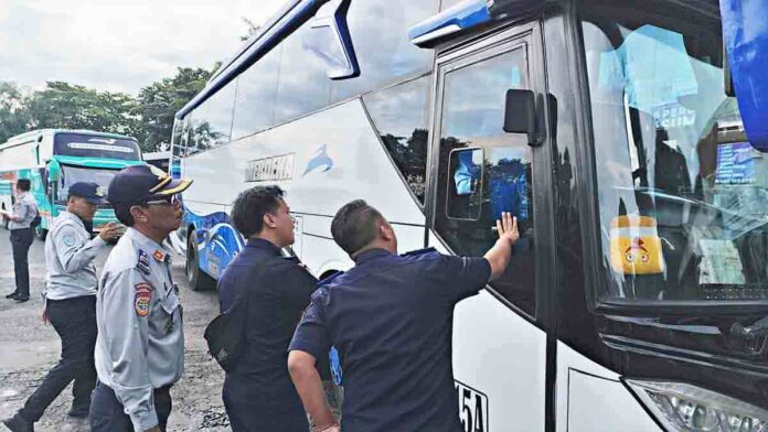 Pemeriksaan Bus