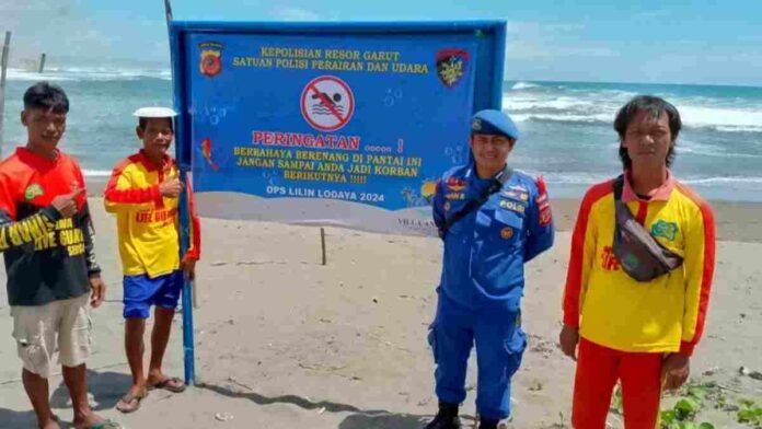 Peringatan larangan berenang pantai