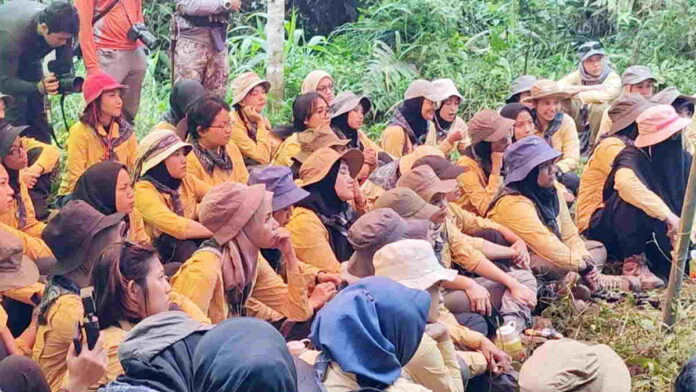 Puluhan Perempuan dari Berbagai Daerah di Indonesia 6 Hari Survival di Gunung Cakrabuana Tasikmalaya
