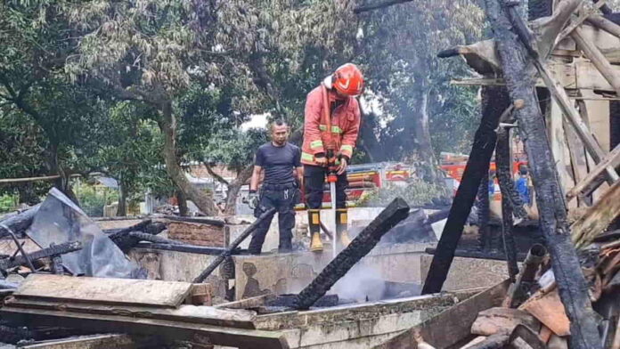 Rumah semi permanen di Tomo Sumedang terbakar