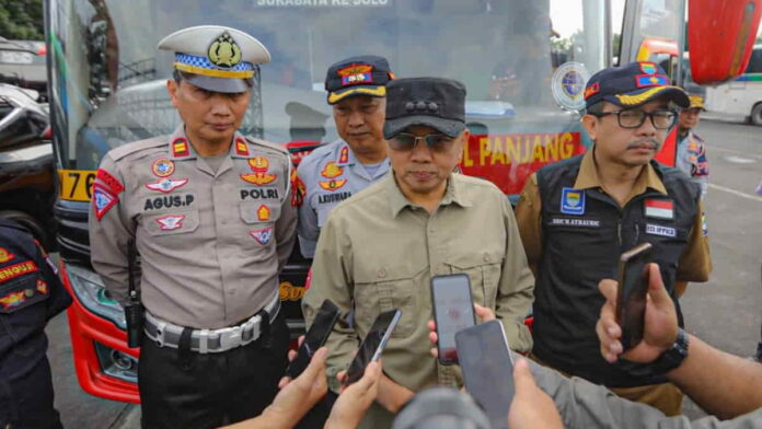 sampah pasar caringin