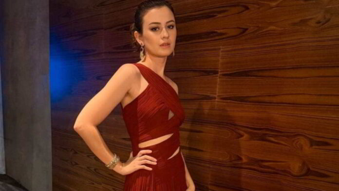 Kimberly Ryder Aktif Bekerja