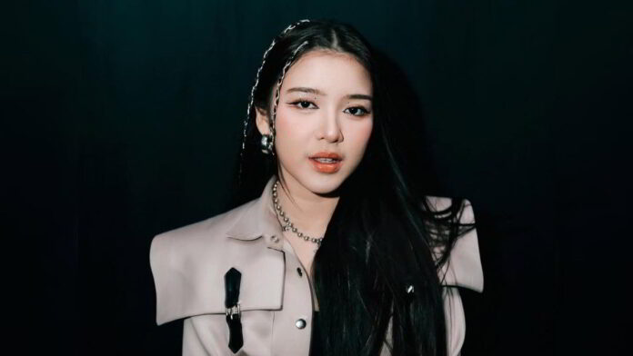 Penyanyi Tiara Andini