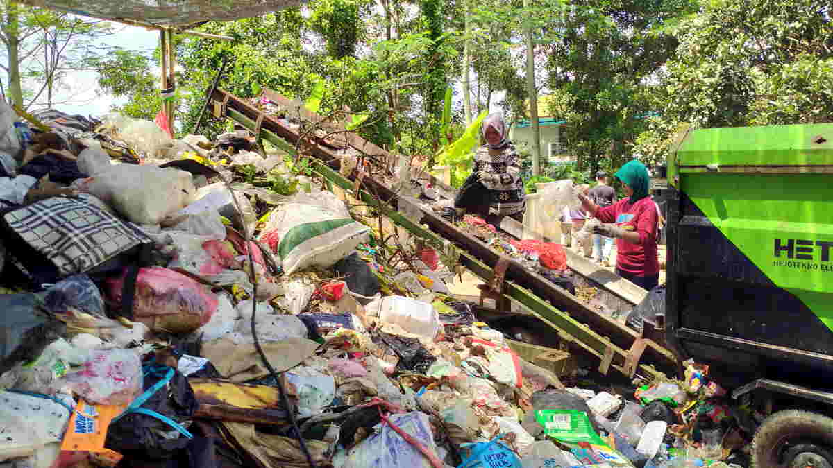Bau Menyengat Tumpukan Sampah Dikeluhkan Warga Karangpanimbal Kota Banjar