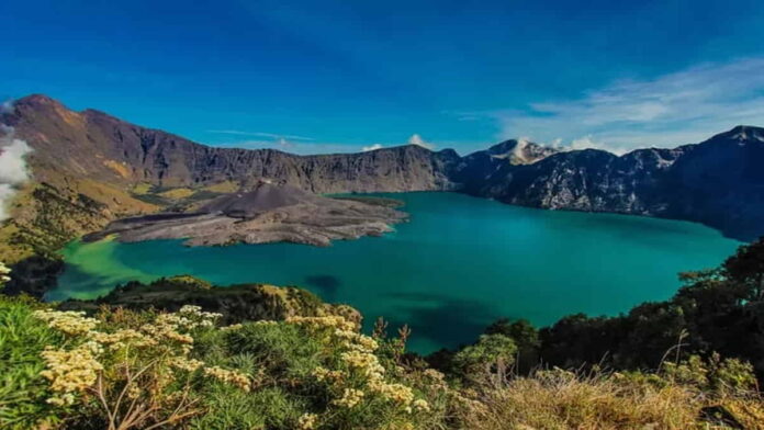 Danau Segara Anak di Gunung Rinjani