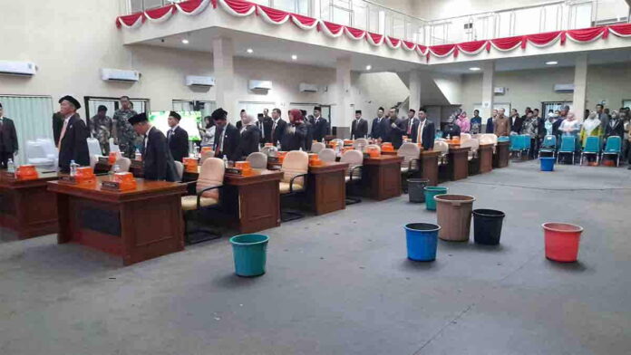 Gedung DPRD Bocor