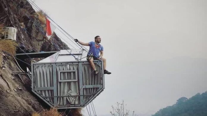 Hotel Gantung Skylodge di Purwakarta