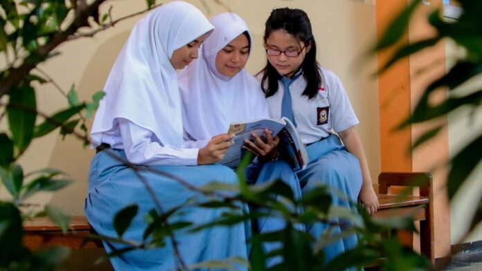 Ilustrasi Arti Mimpi Sekolah SMA Lagi