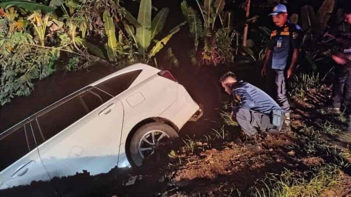Mobil terperosok ke dalam parit di Ciamis