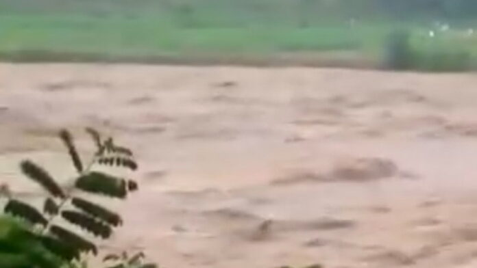 Proses Pencarian Penggembala Sapi Terseret Arus Sungai di Garut Belum Membuahkan Hasil