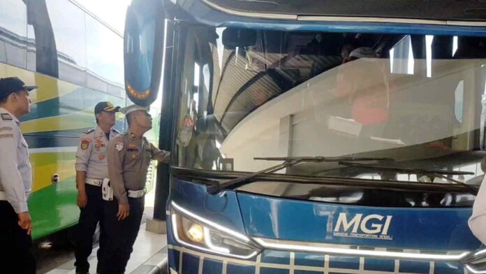 Puluhan Bus Jalani Ramp Check di Terminal Guntur Garut