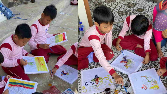 Puluhan Siswa SD di Sumedang Belajar Teknik Batik Colet