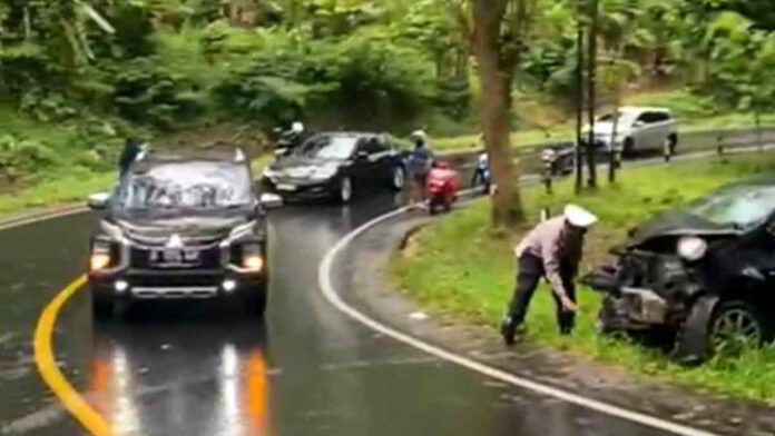 Tabrakan di Jalan Emplak