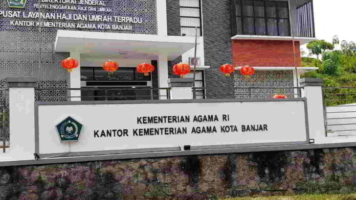 Ornamen Imlek di Kantor Kemenag