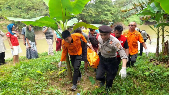 Warga Temukan Mayat Pria Tanpa Identitas Mengambang di Sungai Citanduy Kota Banjar