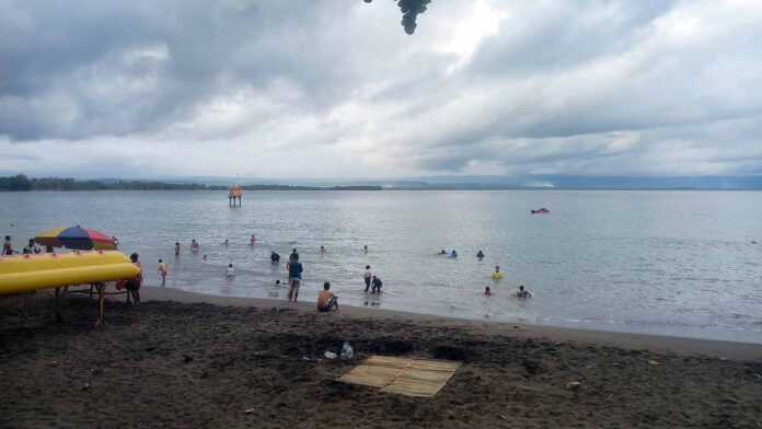 Wisatawan Serbu Objek Wisata Pangandaran