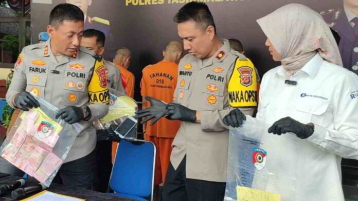 Ratusan Lembar Uang Palsu