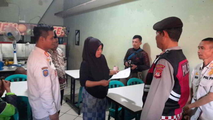 Rumah Makan yang Buka Siang