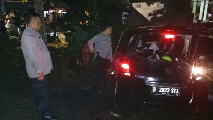 Mobil tertabrak kereta api di Ciamis