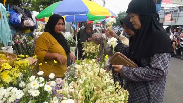 Pedagang bunga dadakan di Sumedang