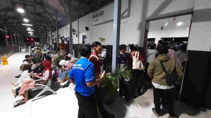 Pemudik KA Pangandaran