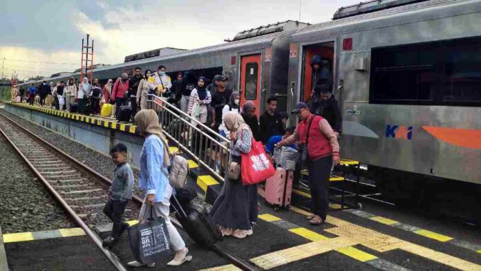 Pemudik lebaran stasiun banjar