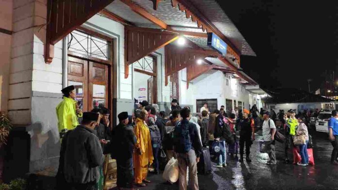 Penumpang stasiun Ciamis