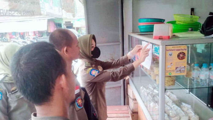 Satpol PP Ciamis Sosialisasikan Imbauan Amaliyah Ramadan ke Sejumlah Warung Makan