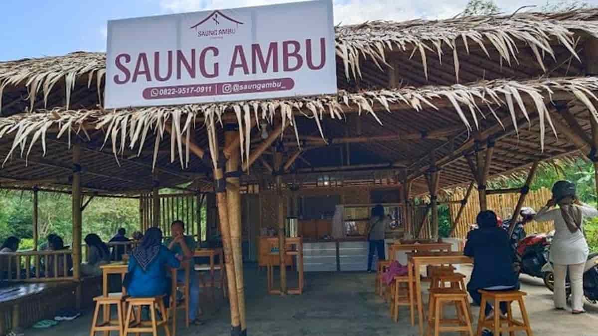 Saung Ambu Ciamis, Rekomendasi Tempat Bukber Khas Sunda dengan View Kereta Api