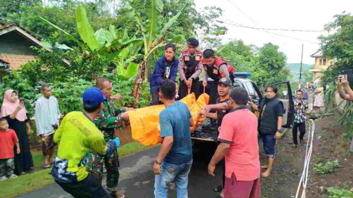 Terseret Arus Sungai Cipalu